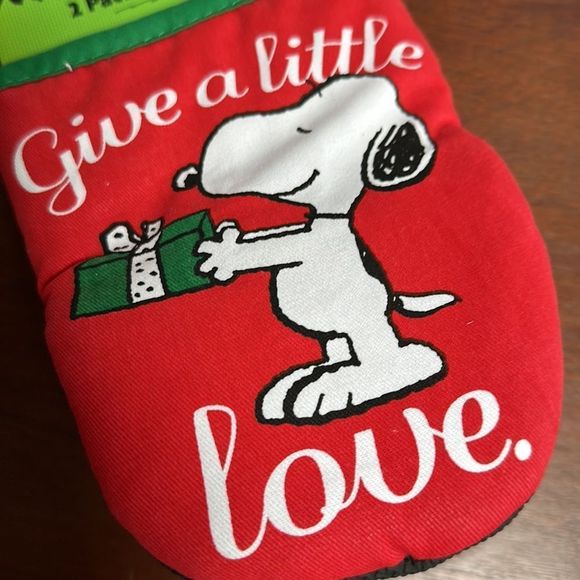 Peanuts snoopy 2 pack mini mitts for baking - Picture 2 of 5